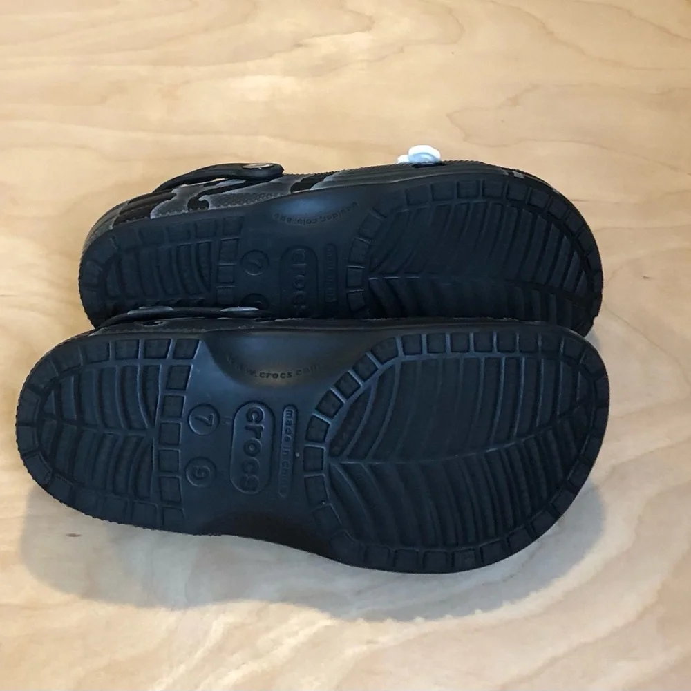 Crocs Spider Man Black Venmo Clogs Unisex Men Sz 7 Women Sz 9.
